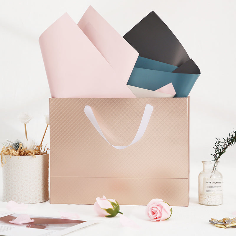 Wholesale 5 Colors 13x5x10 Inches Gift Bags with Handles