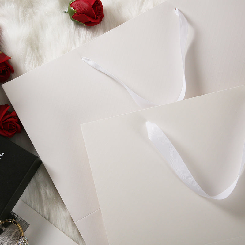Wholesale 5 Colors 13x5x10 Inches Gift Bags with Handles