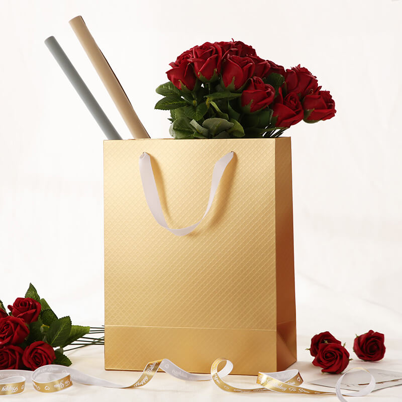 Wholesale 3 Colors 10x5x13 Inches Matte Finish Gift Bags