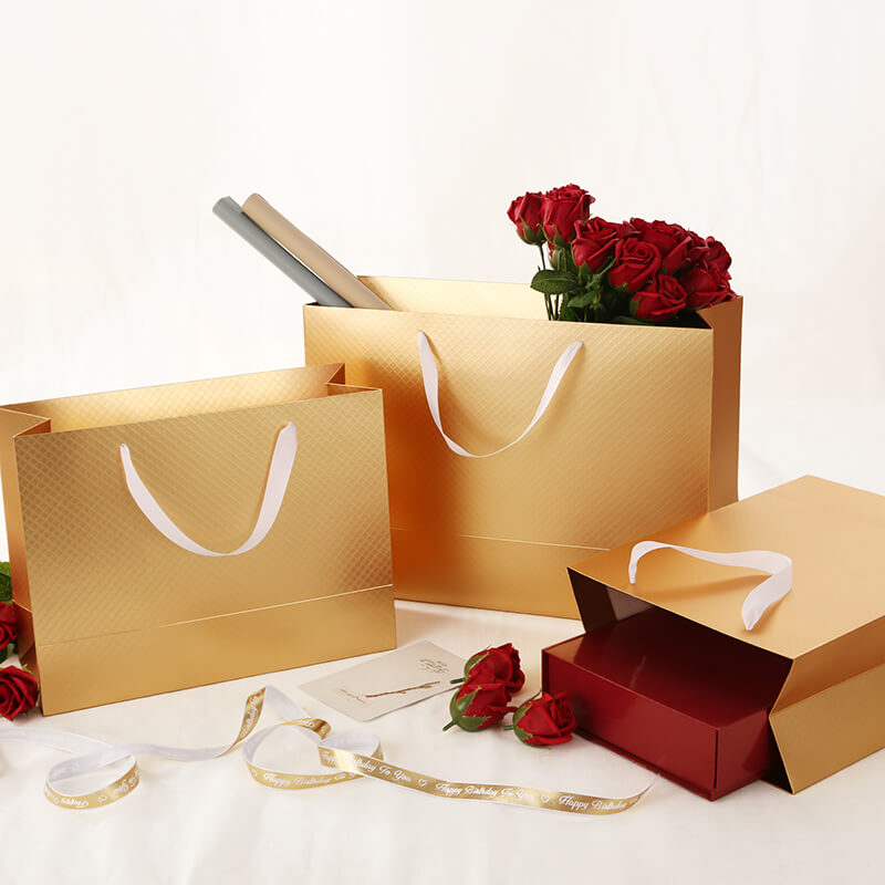 Wholesale 5 Colors 13x5x10 Inches Gift Bags with Handles
